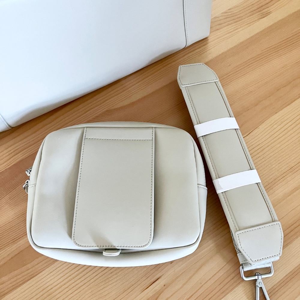 Monos Metro Duffel – Vegan Leather, Water-Resistant - Picture 13 of 13